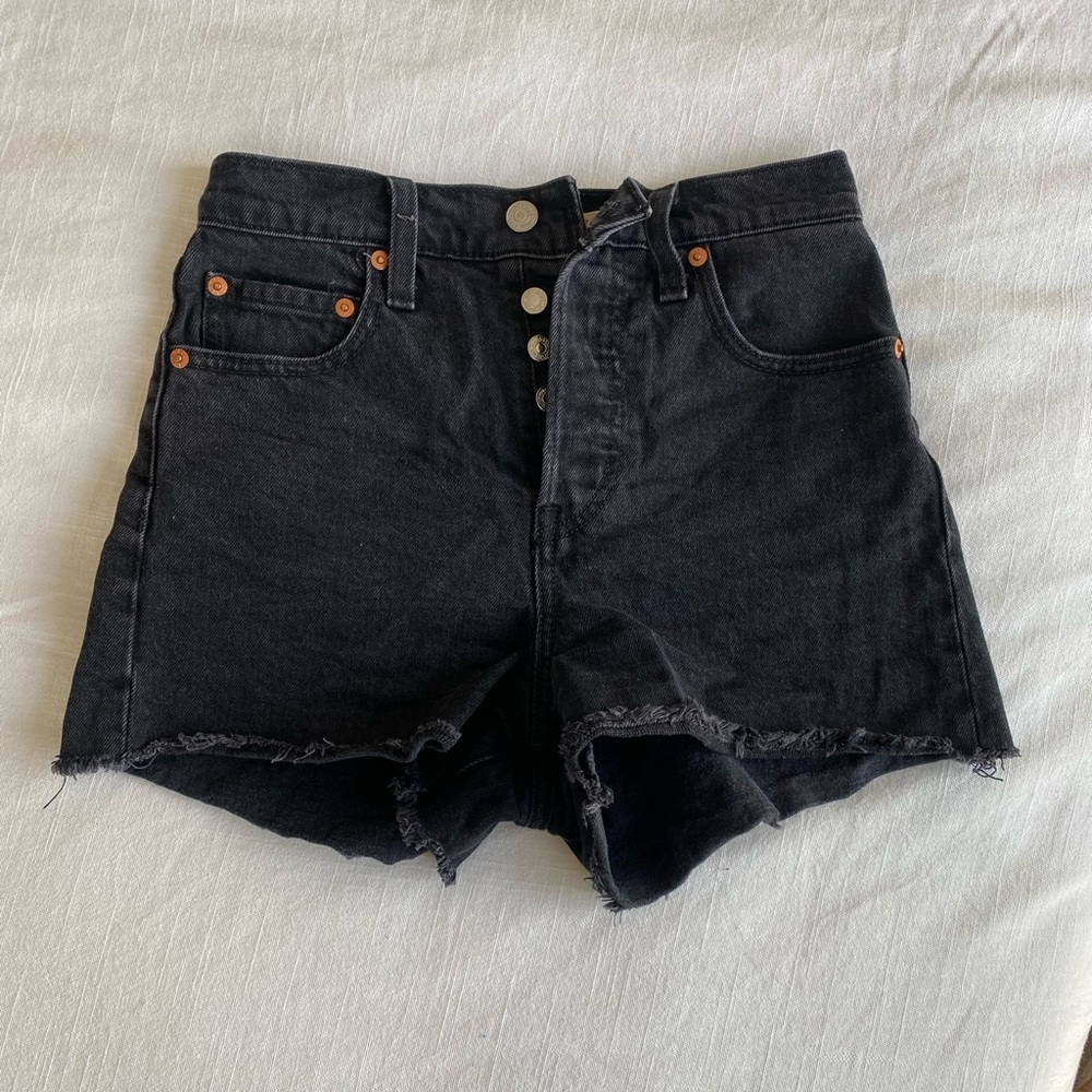 Black Levi’s Ribcage Shorts